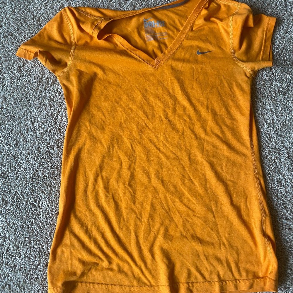Nike dry-fit tee